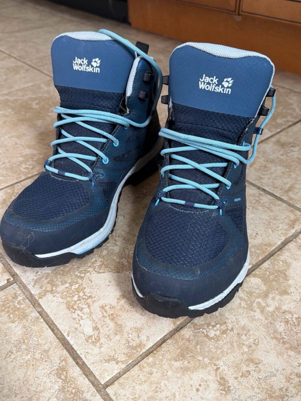 Jack Wolfskin Kids Dark Blue Boots with Light Blue Accents